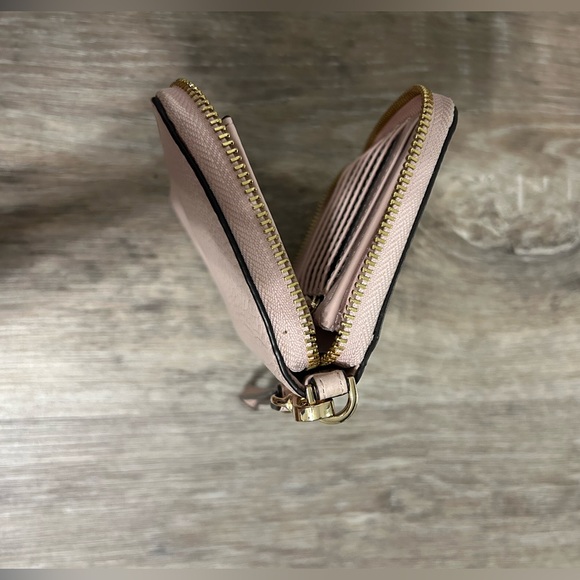 Michael Kors wallet w/ wristlet - Picture 3 of 6